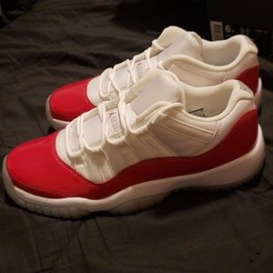Jordan 11 low - Cherry red
